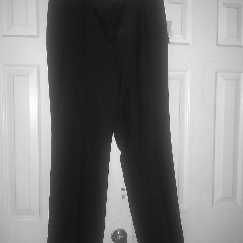 New with Tag Le Suit black dress pants. size 14